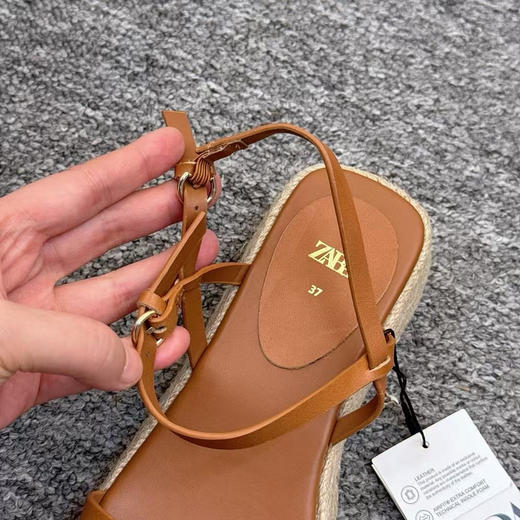 外贸出口，正品ZARA草编厚底全皮女士凉鞋

尺码:35-41码(标准码，修长款)
材料:头层牛皮
大底:草编➕橡胶
包装:袋装
专柜39.95欧，折合人民币320元 商品图4