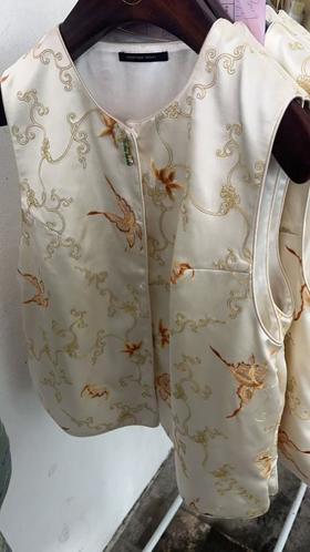 盛唐牡丹 | 香槟色缠枝福蝶真丝马甲