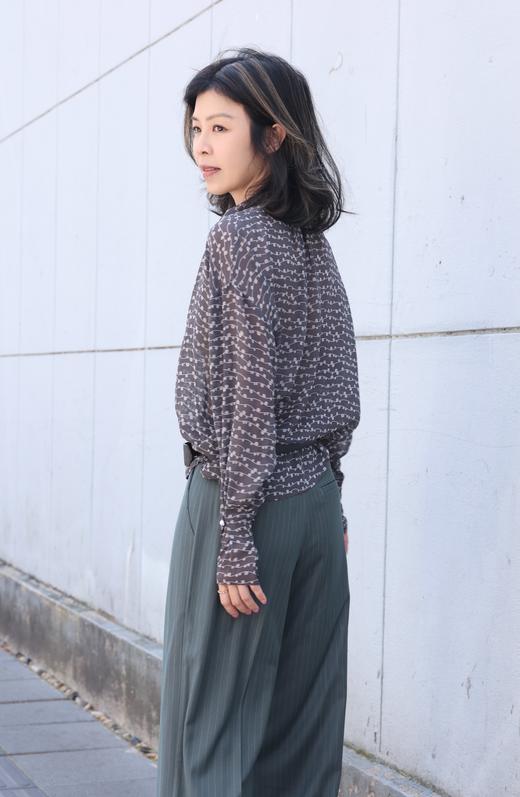 TYNVIE 百褶领喇叭袖口丝质衬衫-黑色条纹圆点 商品图8