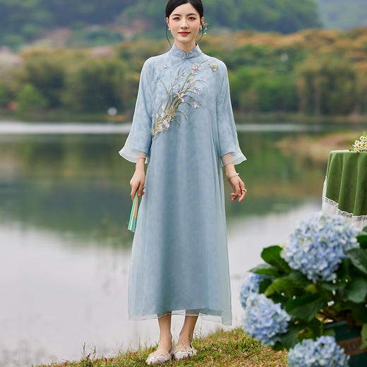FLZD-6088新中式国风系列刺绣夏季精致优雅风立领旗袍柔顺纱中长款连衣裙女 商品图0