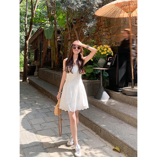 <曾小咸推荐>3.30现货秒杀 ！微信超特价！绣花蕾丝边无袖连衣裙 日常189.99 立减90 秒杀99.99！！ 商品图3