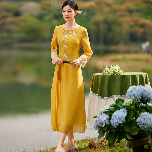 FLZD-6075新中式改良国风气质旗袍裙2025夏装新款绣花圆领收腰显瘦连衣裙女 商品图2