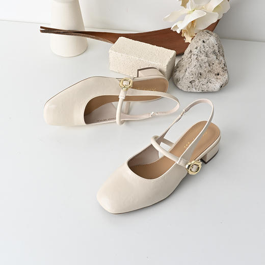 经典鲨2025年夏季款法式复古方头后空中粗跟优雅单鞋凉鞋女KW89-529061 商品图2