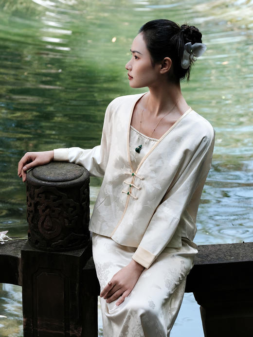 盛唐婧 |真丝缎提花花罗小外套 商品图2