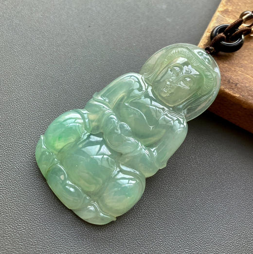 冰种淡晴水飘阳绿翡翠大观音 商品图0