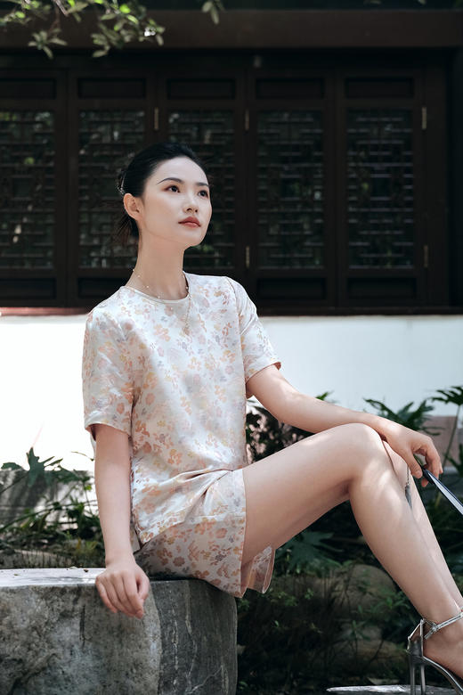 盛唐婧 |真丝宋锦朱颜粉黛上衣 商品图5