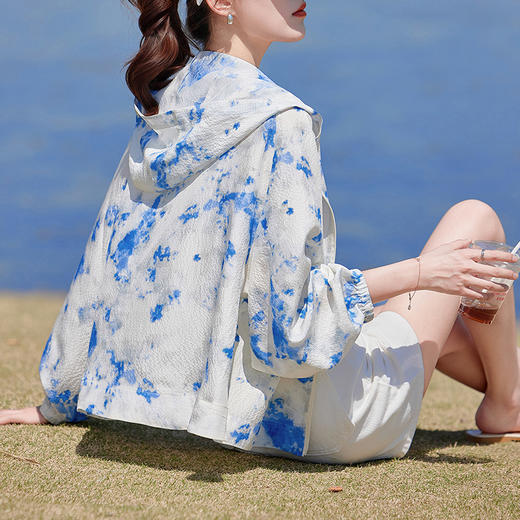 KQ-A31011休闲真丝短外套女2025春夏新款连帽印花上衣宽松桑蚕丝防晒衣 商品图2