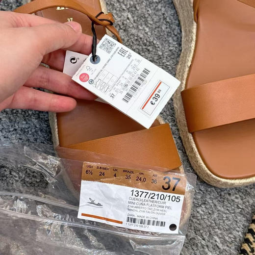 外贸出口，正品ZARA草编厚底全皮女士凉鞋

尺码:35-41码(标准码，修长款)
材料:头层牛皮
大底:草编➕橡胶
包装:袋装
专柜39.95欧，折合人民币320元 商品图8