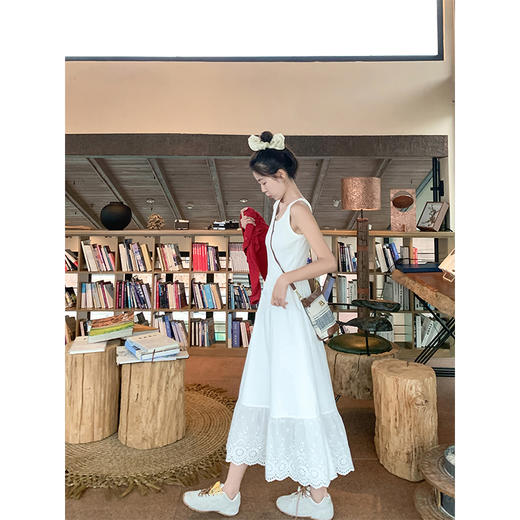 <曾小咸推荐>4.7现货秒杀 ！微信超特价！韩系下摆拼接镂空花边连衣裙 日常189.99 立减90 秒杀99.99！！ 商品图4