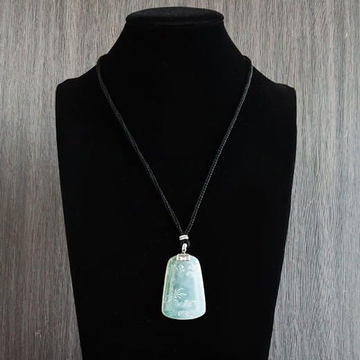 【天然正品】AU750收藏级白金镶钻镶天然细腻无纹裂冰种山水平安无事牌翡翠吊坠项链60.8*35.1*5.9MM（皆取最大值）女士现售价：11800！080425AH64 商品图9