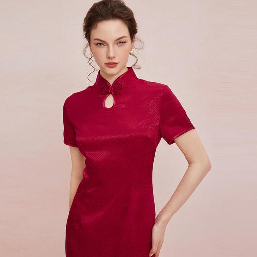 QF817斯尔丽2025新款宴会优雅复古修身复古鳞纹中长款旗开得胜旗袍 商品图4