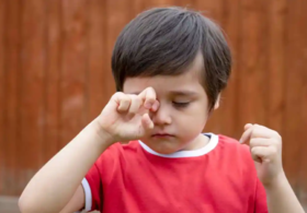  天塌了！春季高发！这个揉眼动作正在偷走孩子视力...... 