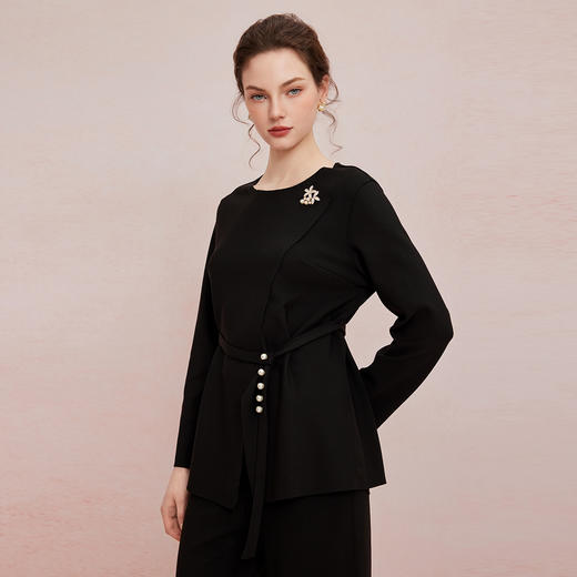 QF110斯尔丽2025新款四面弹舒适面料颗粒视觉宽松舒适上衣配直筒裤套装 商品图7