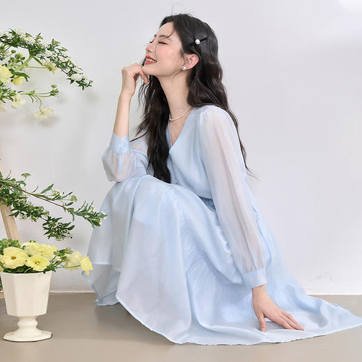 西遇法式薄纱长袖连衣裙女新款蓝色a字收腰v领长裙D0050489 商品图2