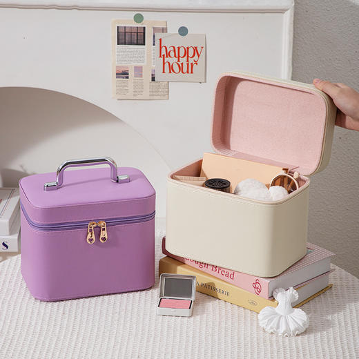 五一出行【卡通系列！大容量化妆包】新款奶油纯色化妆箱简约大容量家用美妆工具出差旅行手提收纳箱子，告别凌乱，装载无压力。ry 商品图0