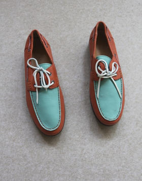 简单粗暴 哈！男段 Bally UDAL 老钱风的复古拼色 全皮料 绑带款 帆船鞋