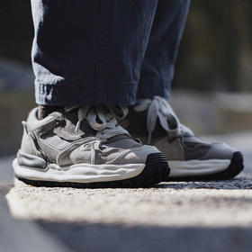 马登溶解英训鞋男2025春季增高灰色老爹鞋潮休闲鞋复古运动慢跑鞋