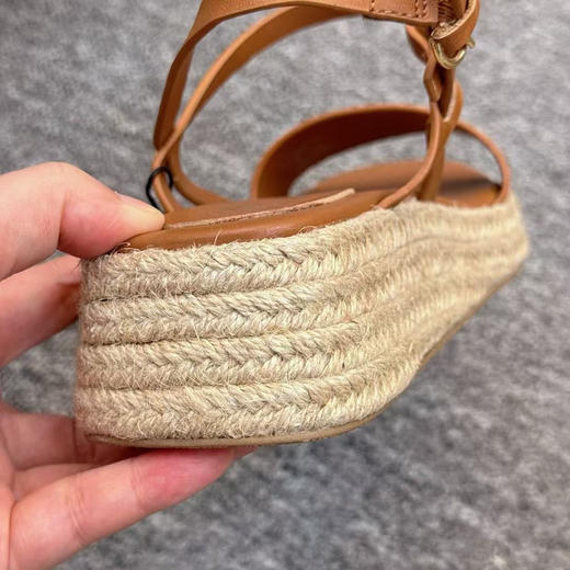 外贸出口，正品ZARA草编厚底全皮女士凉鞋

尺码:35-41码(标准码，修长款)
材料:头层牛皮
大底:草编➕橡胶
包装:袋装
专柜39.95欧，折合人民币320元 商品图7