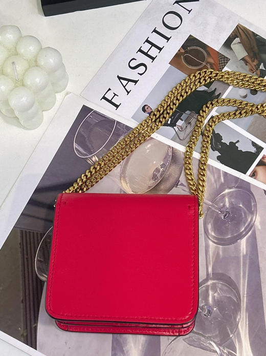 华伦天奴 Mini 红色 牛皮 斜挎包 商品图1