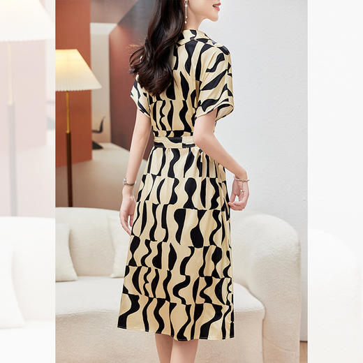 KQ-PZ09160   19姆米重磅弹力缎短袖连衣裙女2025夏季法式优雅气质收腰显瘦裙子 商品图3