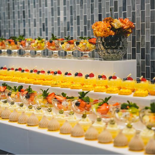 【上海中心贵宾专享票】含价值398元的上海之巅直通车(118层上海之巅观光厅参观+126层千吨阻尼器光影演绎+全程快通)+123层自助轻餐 商品图1