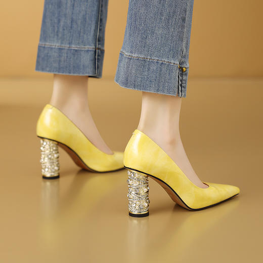 【预售7天】漆皮尖头水钻高跟鞋女春季新款百搭小众粗跟性感浅口气质单鞋CX&CX081-1A 商品图2