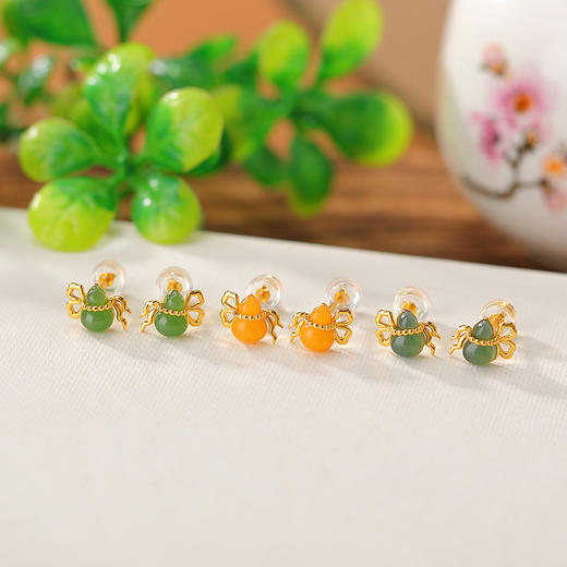 S925纯银镀金蓝水翡翠和田玉碧玉，蜜蜡蝴蝶结葫芦小巧银耳钉CW-ED03875 商品图1