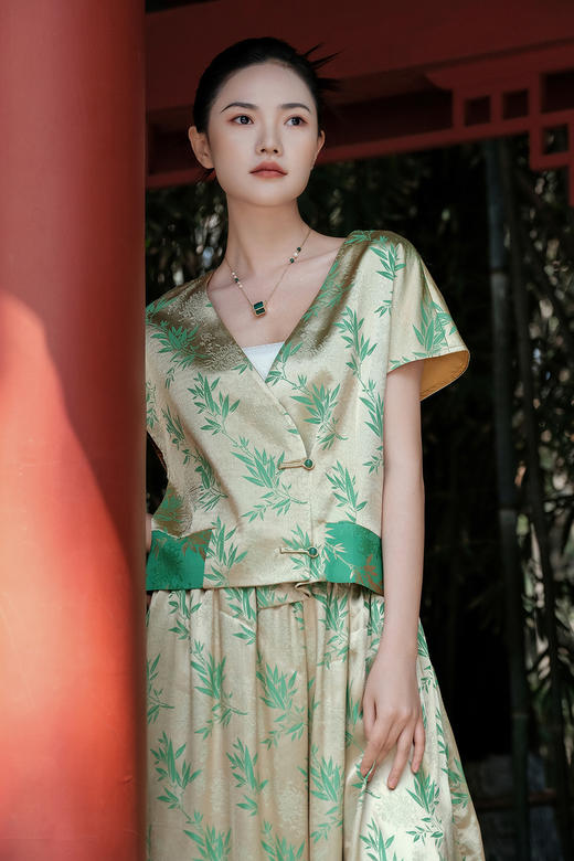 盛唐婧 |桑蚕丝竹菊清影双色提花上衣 商品图1