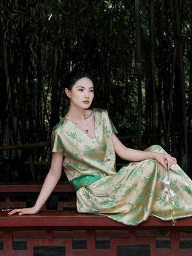 盛唐婧 |桑蚕丝竹菊清影双色提花上衣