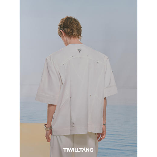 启世录TIWILLTANG“跃动晶凌"无领结构分割短袖夹克夏季刺绣上衣 商品图2