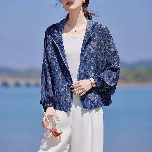 KQ-A21813真丝防晒衣女2025春夏牛仔兰连帽印花宽松小衫外套桑蚕丝上衣 商品图0