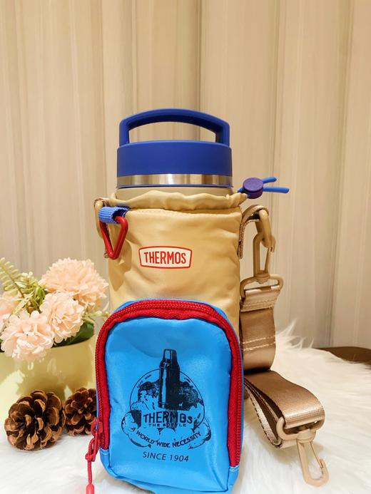 【春上新】9楼母婴生活馆 【新品9折】膳魔师复古潮酷斜挎水壶包  吊牌价：98元 活动价：88元 商品图2