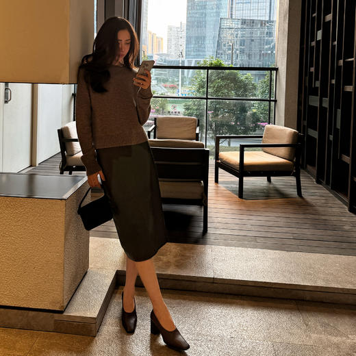 ROMI STUDIO“棕标甄选”100%绵羊皮半哑光软糯皮半裙 RW24WXG0061 商品图1