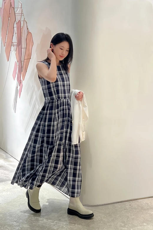 棉斜纹色织格松紧收腰连衣裙 进口面料斜纹棉格纹裙 收腰设计 勾勒腰部曲线 无袖X型收腰的黄金比例学 布面细洁美观 手感柔软舒适 商品图7