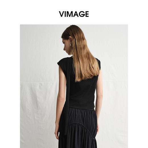 VIMAGE纬漫纪高级通勤简约修身显瘦黑色T恤上衣2025夏季新款V2313919 商品图4
