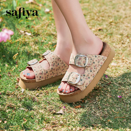 Safiya/索菲娅2025一脚蹬轻便厚底印花复古双扣带露趾勃肯凉拖 SFD2110156 商品图6
