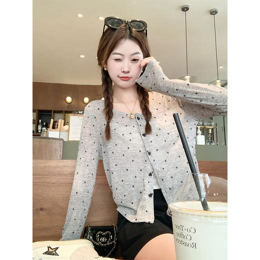 <曾小咸推荐>百搭花灰色星星宽松长袖开衫 商品图3