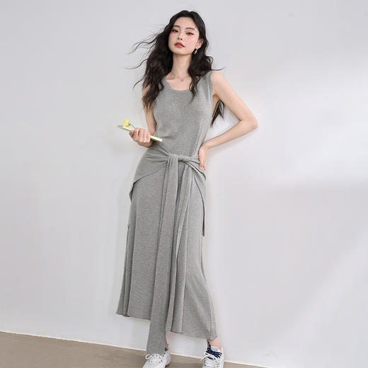 西遇无袖针织背心连衣裙女新款日常通勤灰色收腰长裙D0050393 商品图0