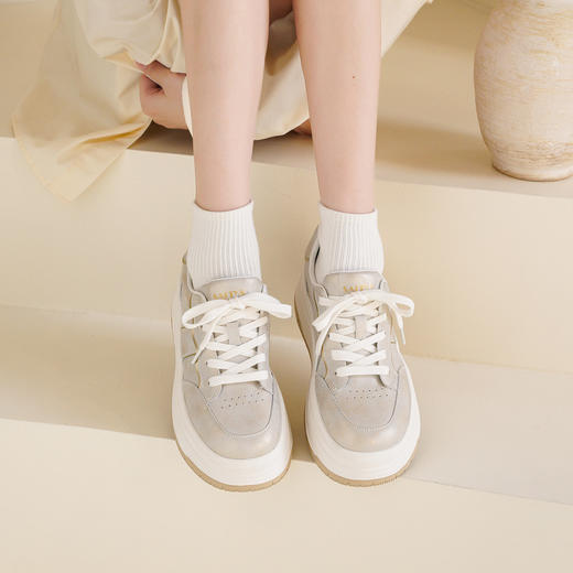 Safiya/索菲娅2025爆款厚底时尚百搭小个子轻便增高休闲板鞋SFD3112409 商品图7