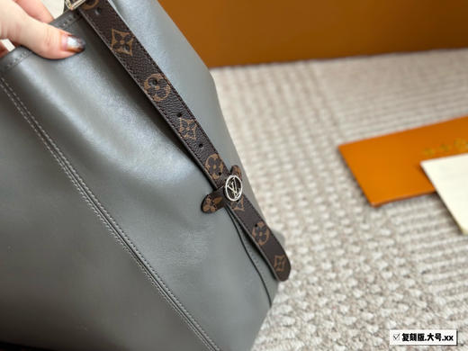 点此购买 LV女士CARRYALLDARK中号手袋 sj 314980 商品图7