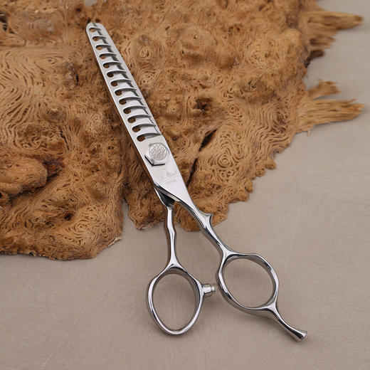 ZEBRA斑马牙剪ZX49 去发量50%-60%男发大宽齿鹿角牙剪 鹿角齿宽齿型设计适用于男发修剪，剪切有力效果自然。 商品图6