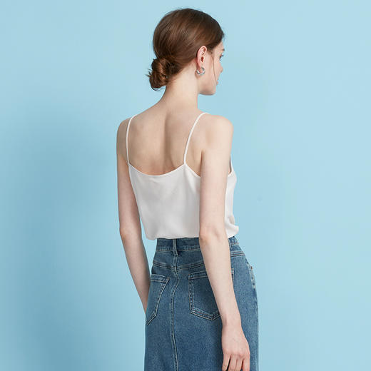 EITIE爱特爱简约百搭舒适V领吊带背心女内搭打底衫2025年夏季新款B2513618 商品图9
