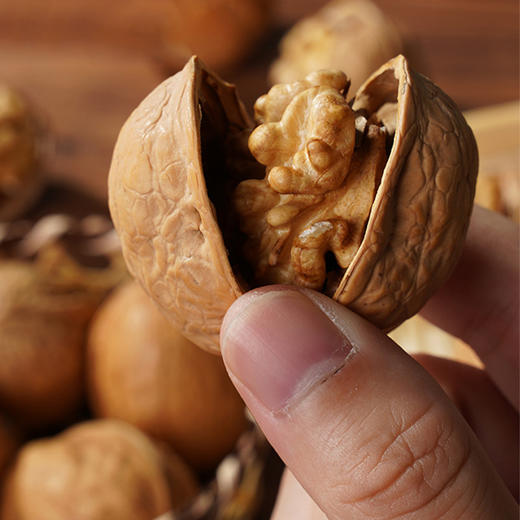 西域果园·薄皮烤核桃（草本味）·1kg  壳薄易剥 一捏好仁来 商品图3