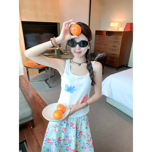 <曾小咸推荐>现货秒杀！卖完不补 ！微信粉丝打折价！！ 花色半裙 日常129.99/件 立减50 秒杀79.99/件！！ 商品图1