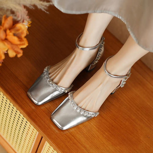 【预售5天】玛丽珍包头粗跟凉鞋女夏减龄百搭方头水钻浅口一字扣带高跟鞋女鞋SLK&Y551 商品图3