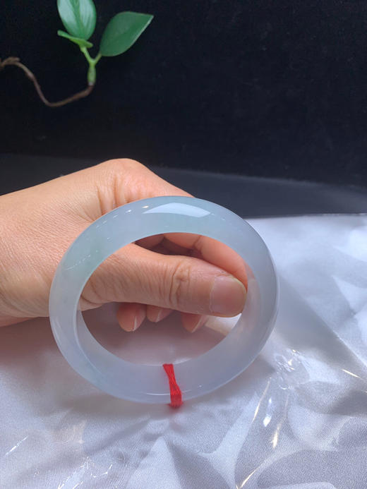 612656，58.2宽版正圈手镯。版型特别好。一截带淡晴底色，整体润润的 商品图5