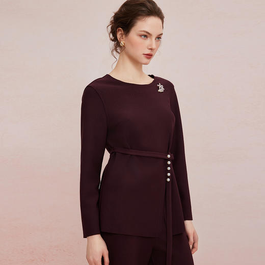 QF110斯尔丽2025新款四面弹舒适面料颗粒视觉宽松舒适上衣配直筒裤套装 商品图2