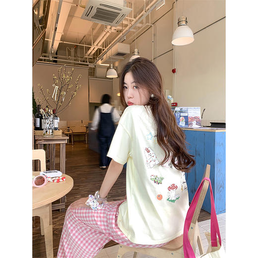 <曾小咸推荐>慵懒休闲奶黄色后背印花短袖T恤 商品图3