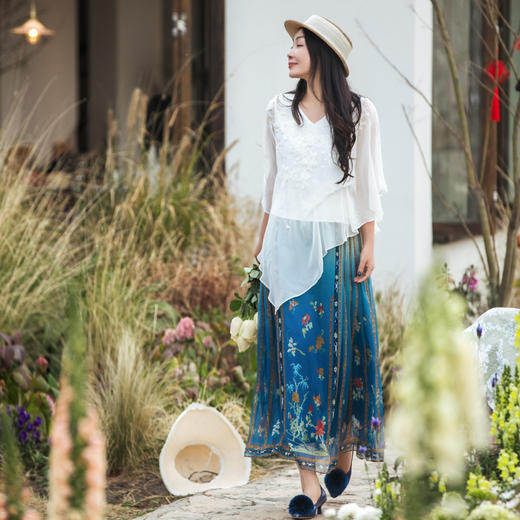 【林栖设计小店】盘花钉珠真丝衫绣花披肩宽松显瘦2025夏季新品花仙子衬衫1952047 商品图2