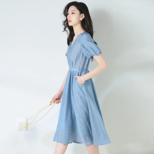 【高货sh】全新升级【铂金会员266/天猫359/差价93】(13236) 洛诗琳2025夏季法式V领收腰系带茶歇裙蓝色天丝提花连衣裙 商品图3